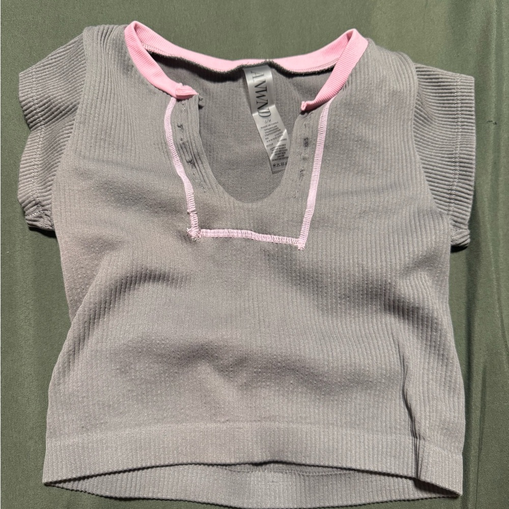 Divided Gray Ribbed Crop Tee